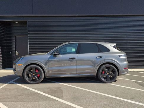 New 2026 Porsche Cayenne S image 2