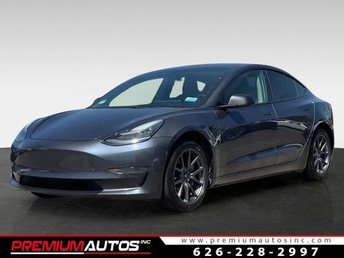Used 2019 Tesla Model 3 Standard Range Plus image 1