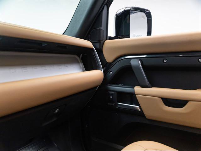 New 2026 Land Rover Defender 110 X-Dynamic SE AWD/4WD image 32
