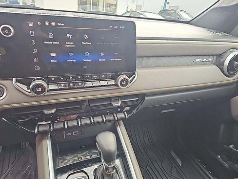 Used 2024 Chevrolet Colorado ZR2 w/ ZR2 Convenience Package III image 12