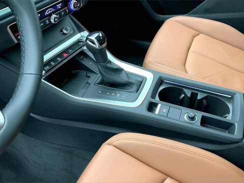 Certified 2025 Audi Q3 2.0T Premium image 17