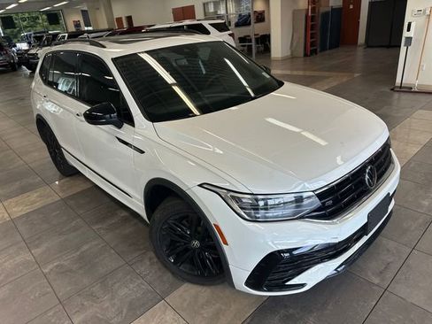 Used 2022 Volkswagen Tiguan SE R-Line AWD/4WD image 9