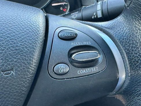 Used 2017 INFINITI Q70 L 3.7 AWD/4WD image 18