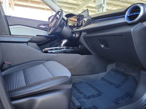 Used 2025 Chevrolet Trax LT w/ LT Convenience Package image 23