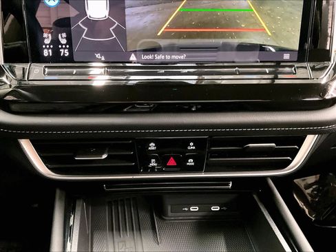 Used 2025 Volkswagen Atlas SE w/ Black Wheel Package image 33