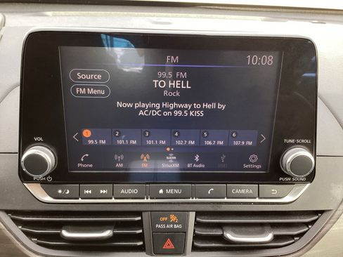 Used 2024 Nissan Altima 2.5 SV image 18