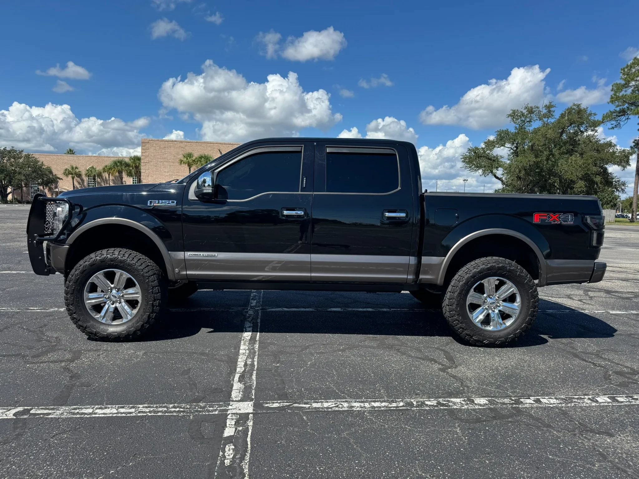 Used 2018 Ford F150 Lariat w/ Equipment Group 502A Luxury AWD/4WD image 10