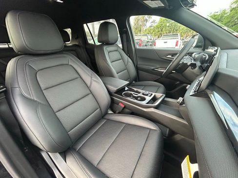 New 2026 Chevrolet Equinox LT w/ Convenience Package II FWD image 27