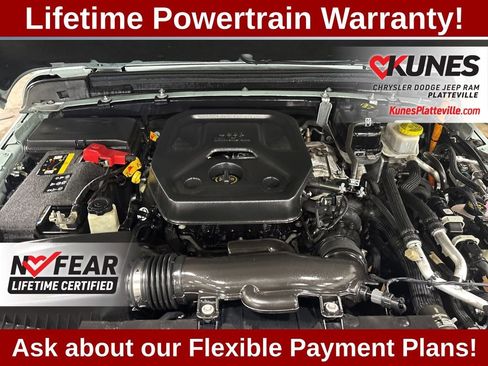 Used 2023 Jeep Wrangler Unlimited w/ Sun & Screen Package image 31