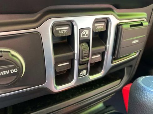 Used 2019 Jeep Wrangler Unlimited Sport S AWD/4WD image 13
