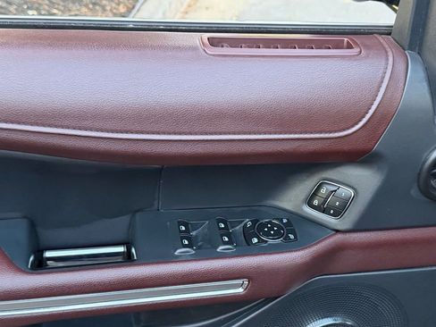 Used 2024 Ford Expedition Limited image 30