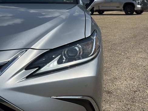 Used 2025 Lexus ES 350 w/ Premium Package image 9