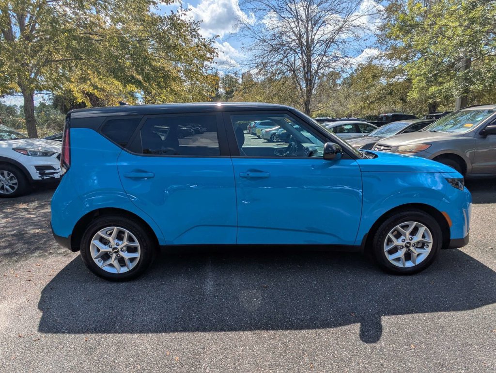 Used 2023 Kia Soul S FWD image 3