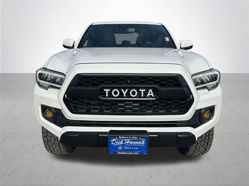 Used 2020 Toyota Tacoma TRD Off-Road w/ TRD Premium Off Road Package AWD/4WD image 3