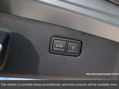 Used 2025 Genesis GV60 Advanced image 40