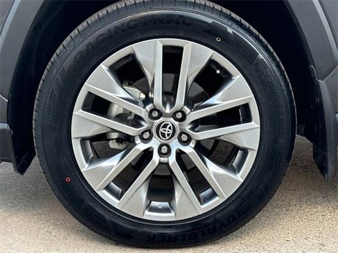 Used 2023 Toyota RAV4 XLE Premium image 6