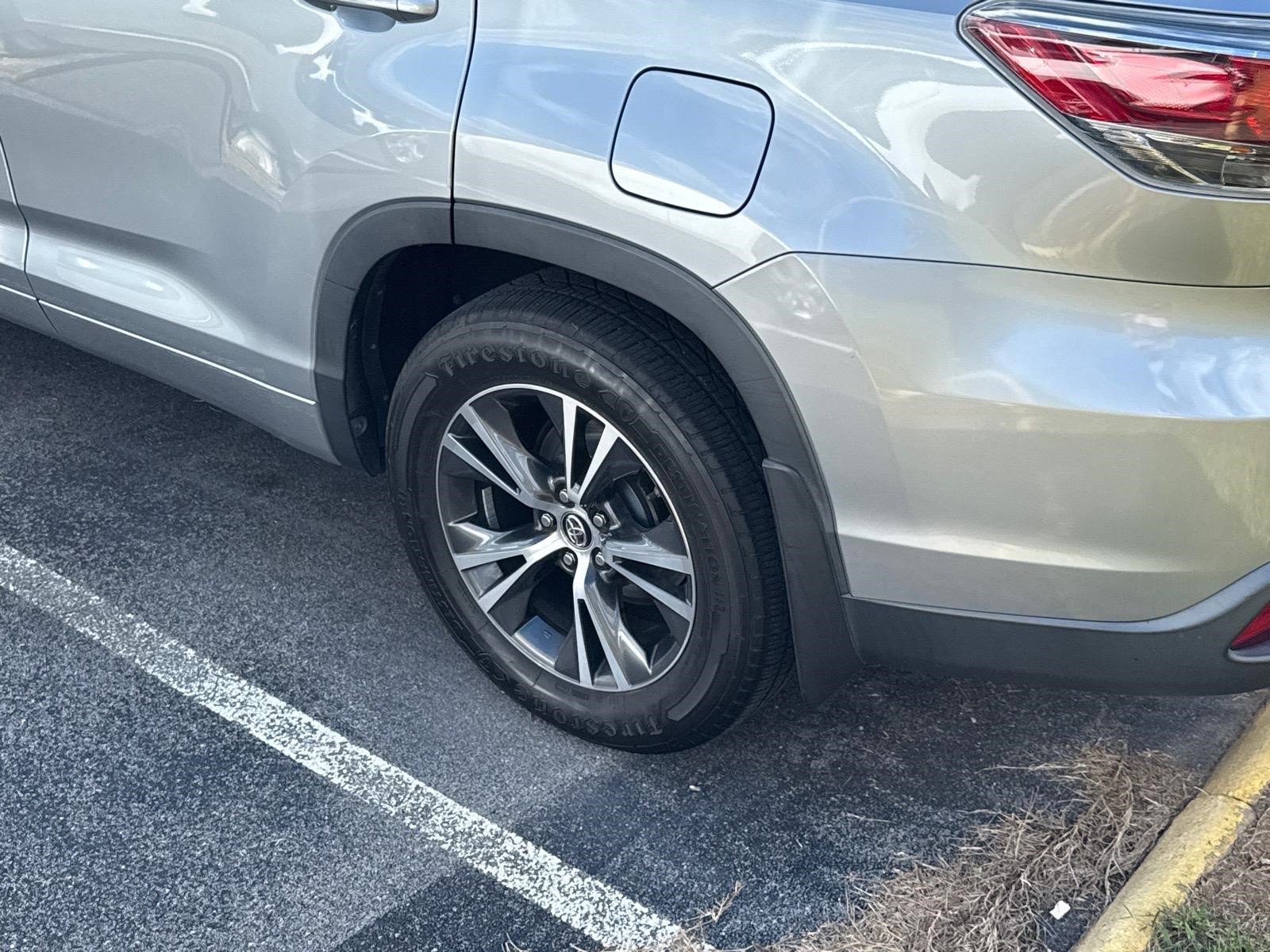 Used 2016 Toyota Highlander XLE AWD/4WD image 21