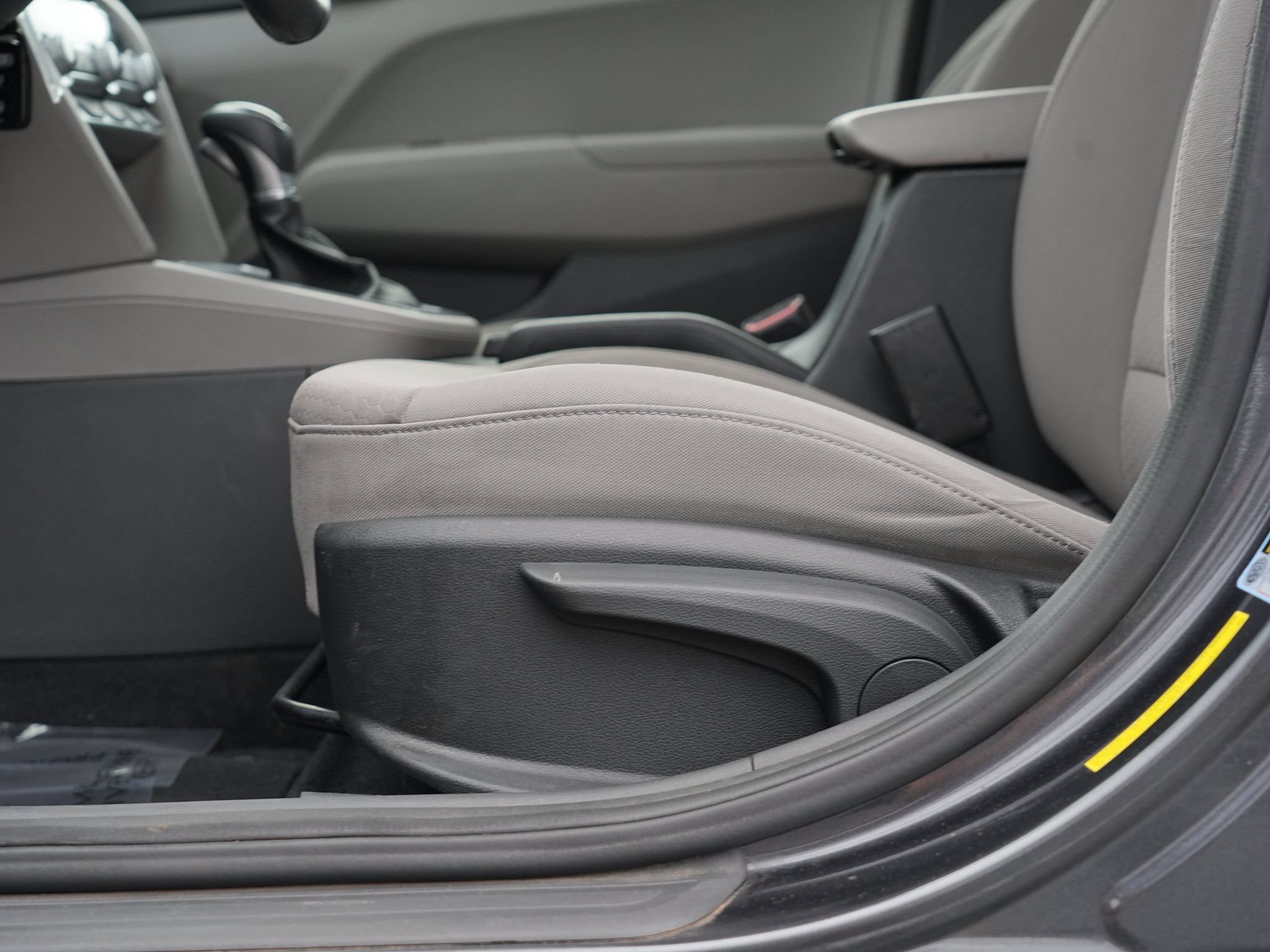 Used 2020 Hyundai Elantra SE FWD image 16