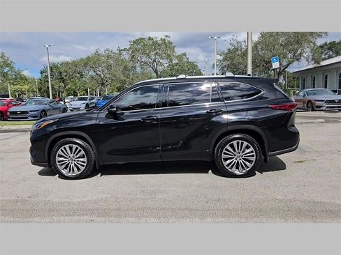 Used 2022 Toyota Highlander Platinum image 30