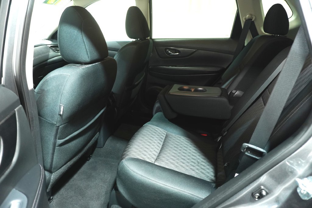Used 2017 Nissan Rogue SV AWD/4WD image 12