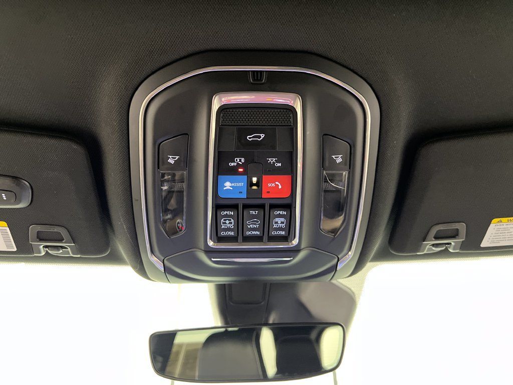 Used 2025 Jeep Grand Cherokee Summit w/ Obsidian Package AWD/4WD image 71