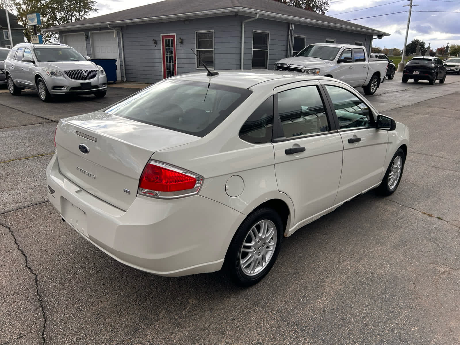 Used 2010 Ford Focus SE FWD image 7