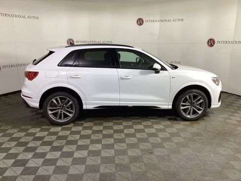 Used 2025 Audi Q3 2.0T Premium w/ Convenience Package image 4