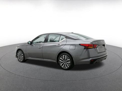 Used 2025 Nissan Altima 2.5 SV FWD image 7