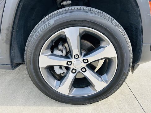 Used 2023 Jeep Grand Cherokee Limited w/ Luxury Tech Group II image 44