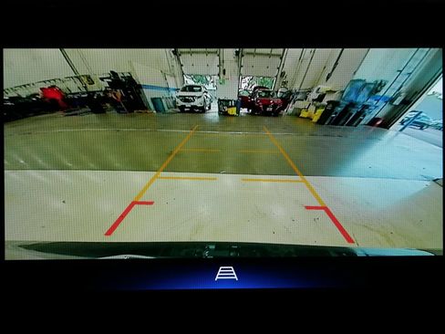 Used 2025 Chevrolet Trax LT FWD image 18