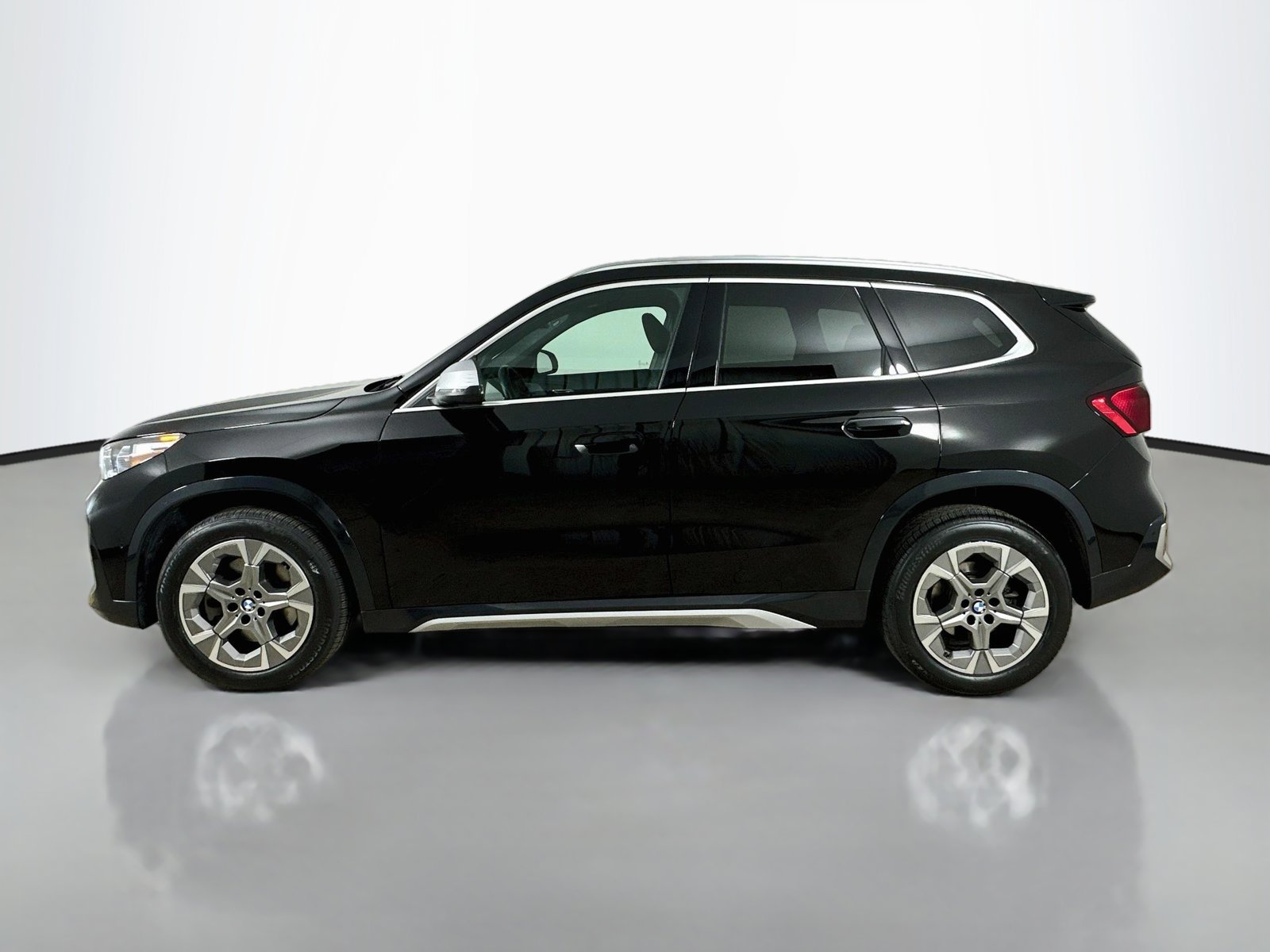 Used 2024 BMW X1 xDrive28i w/ Convenience Package AWD/4WD image 8