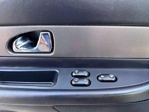 Used 2004 Ford Thunderbird image 21