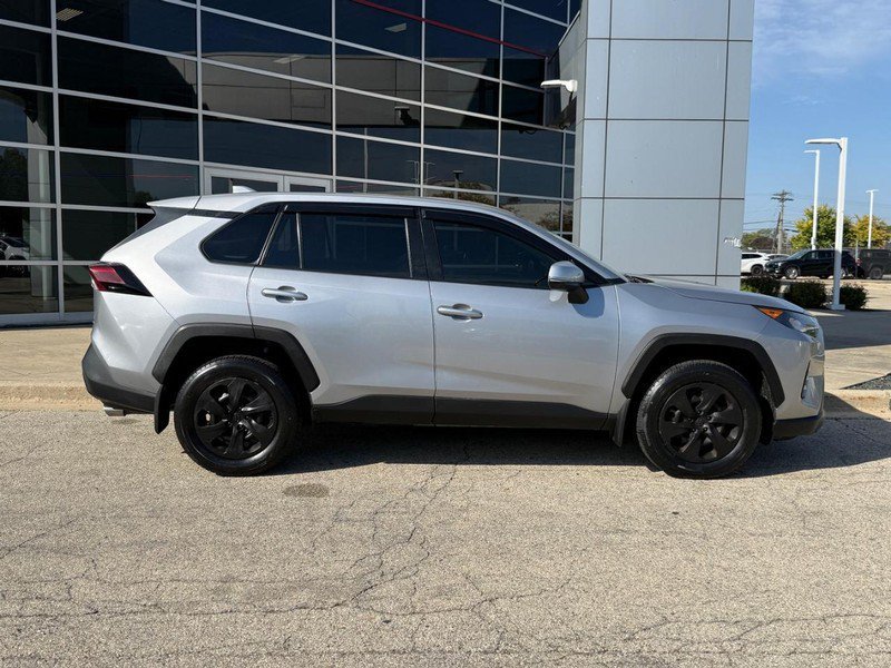 Used 2022 Toyota RAV4 LE AWD/4WD image 2