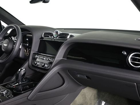 Used 2022 Bentley Bentayga image 27