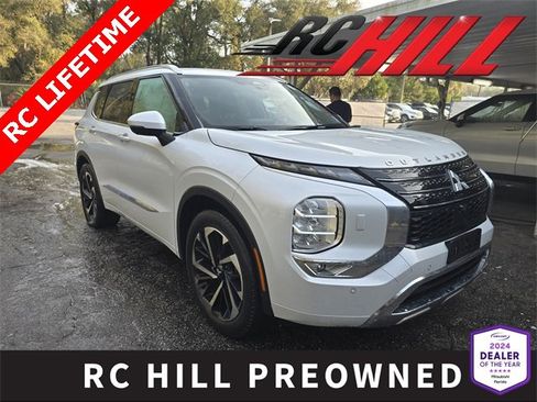 Used 2023 Mitsubishi Outlander SE image 1