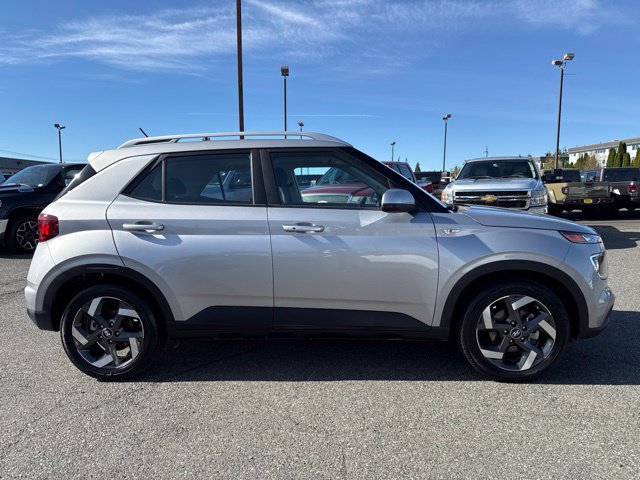 Used 2025 Hyundai Venue SEL FWD image 8