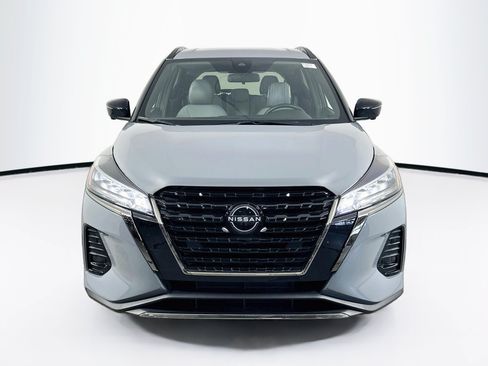 Used 2023 Nissan Kicks SR w/ SR Premium Package FWD image 2
