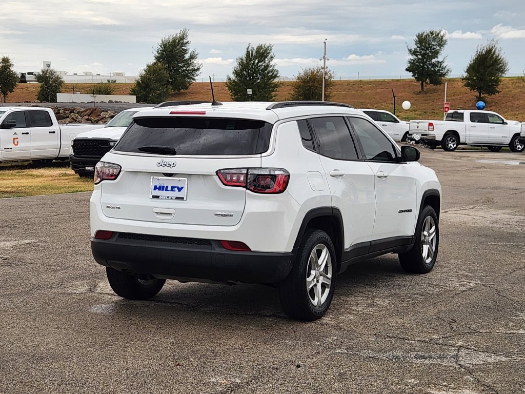 Used 2024 Jeep Compass Latitude AWD/4WD image 7