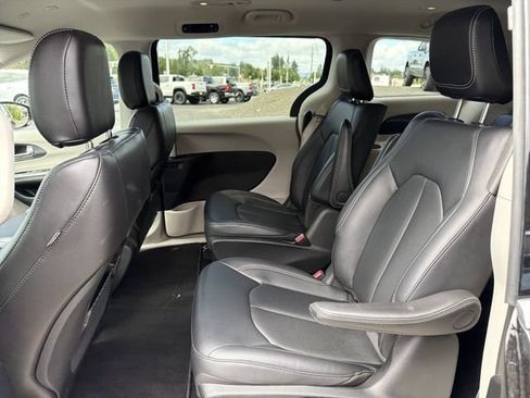 Used 2024 Chrysler Pacifica Limited FWD image 10