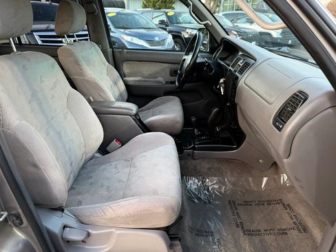 Used 2002 Toyota 4Runner SR5 AWD/4WD image 21