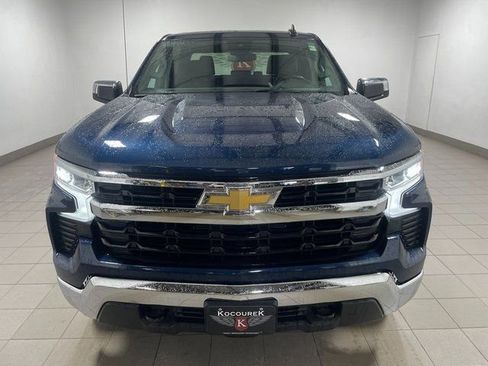 Used 2022 Chevrolet Silverado 1500 LT AWD/4WD image 2