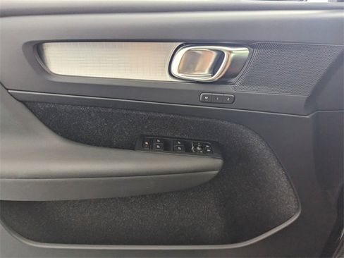 Used 2019 Volvo XC40 T5 Momentum image 29