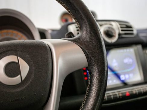 Used 2013 smart fortwo Coupe image 40