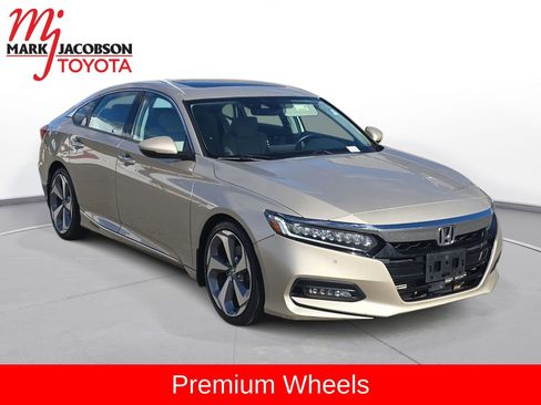 Used 2018 Honda Accord Touring image 4