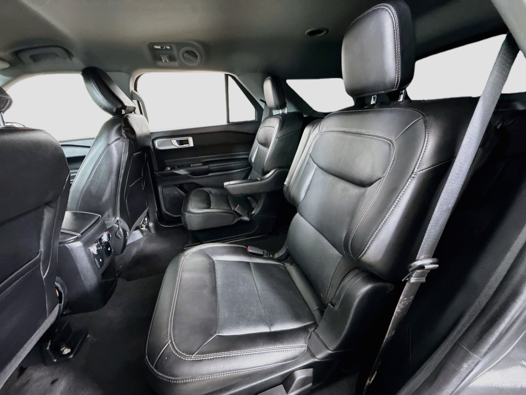 Used 2023 Ford Explorer Limited w/ Equipment Group 301A AWD/4WD image 26