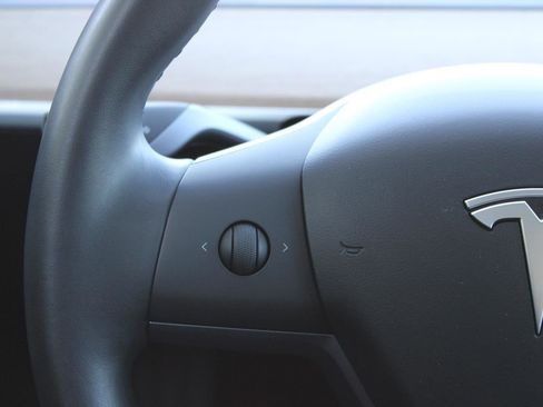 Used 2018 Tesla Model 3 Mid Range image 21