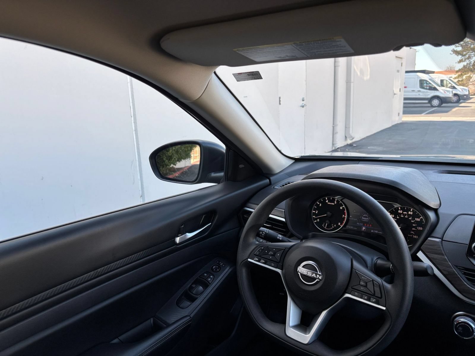 Used 2025 Nissan Altima 2.5 SV FWD image 33