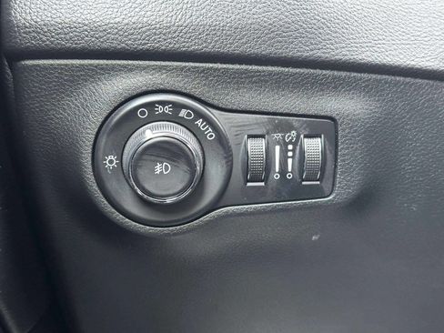 Used 2018 Jeep Compass Limited w/ Navigation Group image 32