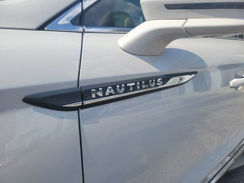 Certified 2022 Lincoln Nautilus Reserve w/ Luxury Package AWD/4WD image 19