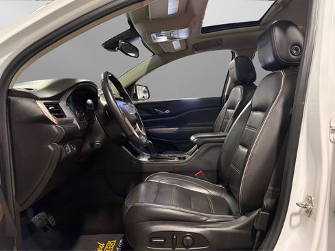 Used 2019 GMC Acadia Denali w/ Technology Package AWD/4WD image 19